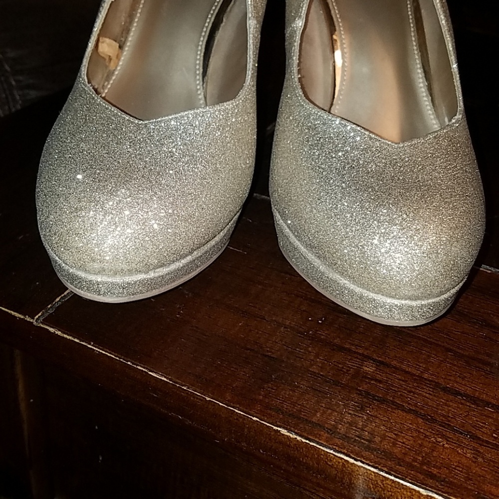 Shoes - Picture 4 of 5